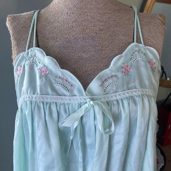VINTAGE Embroidered Nightie - Picture 2 of 6
